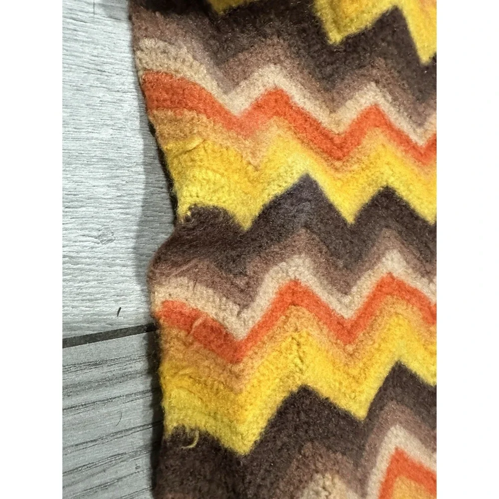 Handmade 70s Crochet Throw Chevron‎ Afghan Cottagecore 35x50 Zigzag Blanket